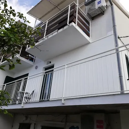 Apartment Jesliving Hvar - 2 Bedroom Elegant With Sea View In Historic Center Of Hvar Town