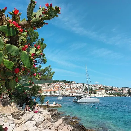 Jesliving Hvar - 2 Bedroom Elegant With Sea View In Historic Center Of