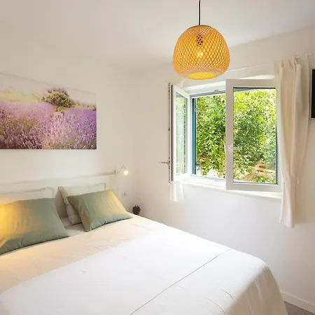 Apartment Jesliving Hvar - 2 Bedroom Elegant With Sea View In Historic Center Of