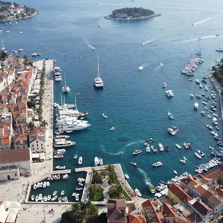 Apartment Jesliving Hvar - 2 Bedroom Elegant With Sea View In Historic Center Of Hvar Town